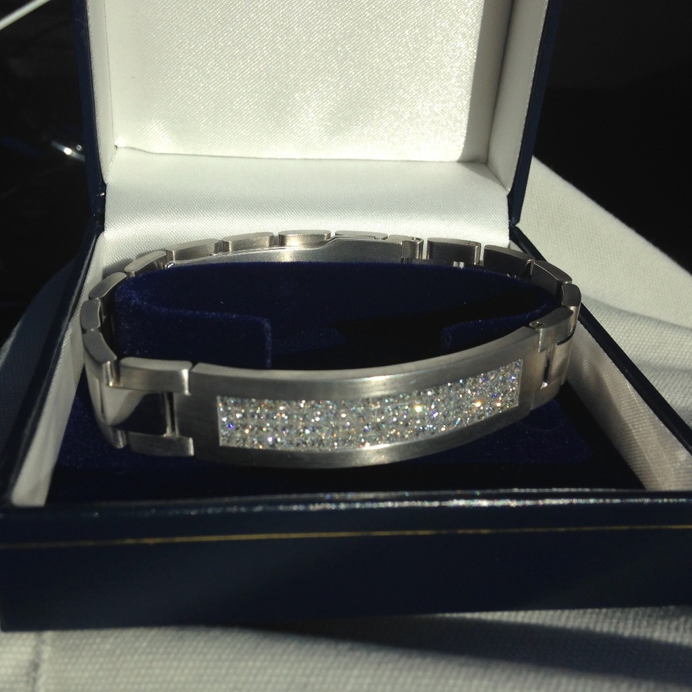 18k gold Rolex style fine diamond bracelet